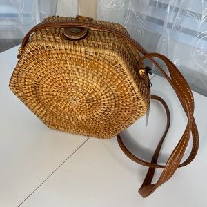 Round Cross-body Straw-woven Bag